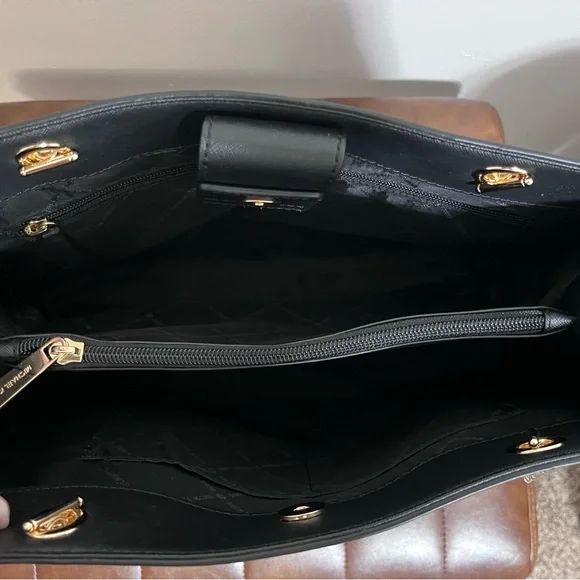 Michael Kors Black Susannah Saffiano Leather Large Tote Bag - Picture 7 of 10